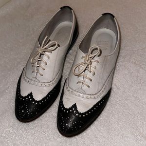 G.H Bass & Co tailored saddle shoe sz. 7